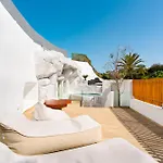 Aparthotel Occhio Luxury Santorini With Private Pool 4*
