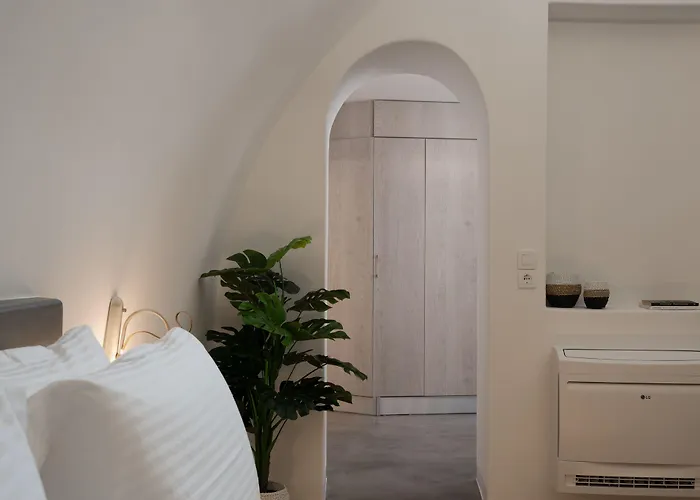 Occhio Luxury Santorini With Private Pool Aparthotel 4*