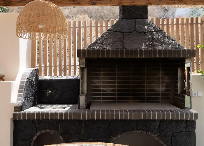 Occhio Luxury Santorini With Private Pool Hotel apartamentowy 4*