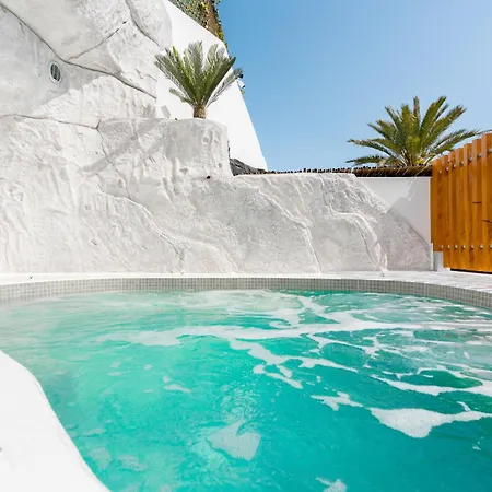 Occhio Luxury Santorini With Private Pool Appart hôtel Karterados (Santorini)